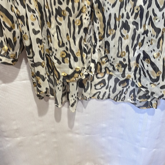 NWT Animal Print Sheer Top!ππ - Picture 5 of 5